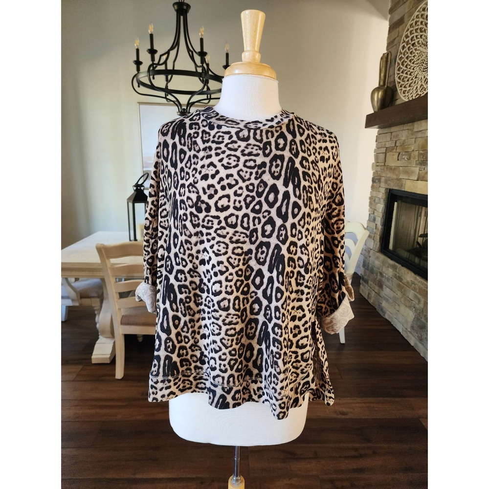 UMGEE Boutique Leopard Print Oversized Boxy‎ Lightweight Knit Top Women's Size S